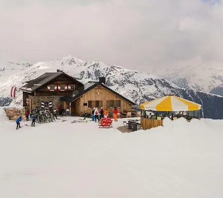 Ladner Апартаменты *